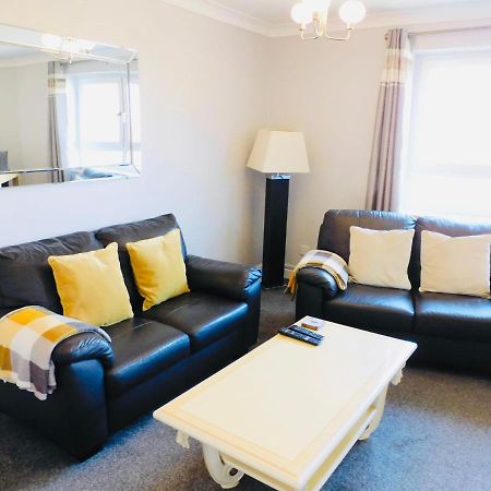 Beautiful 3 Bedroom Apt, Mins From Glasgow Airport, M8 & Sec Paisley Eksteriør bilde