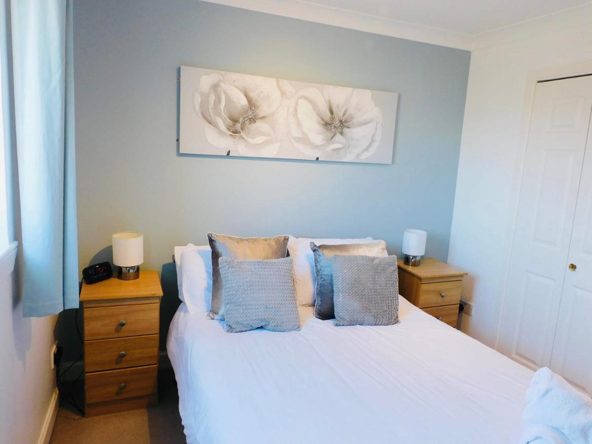 Beautiful 3 Bedroom Apt, Mins From Glasgow Airport, M8 & Sec Paisley Eksteriør bilde