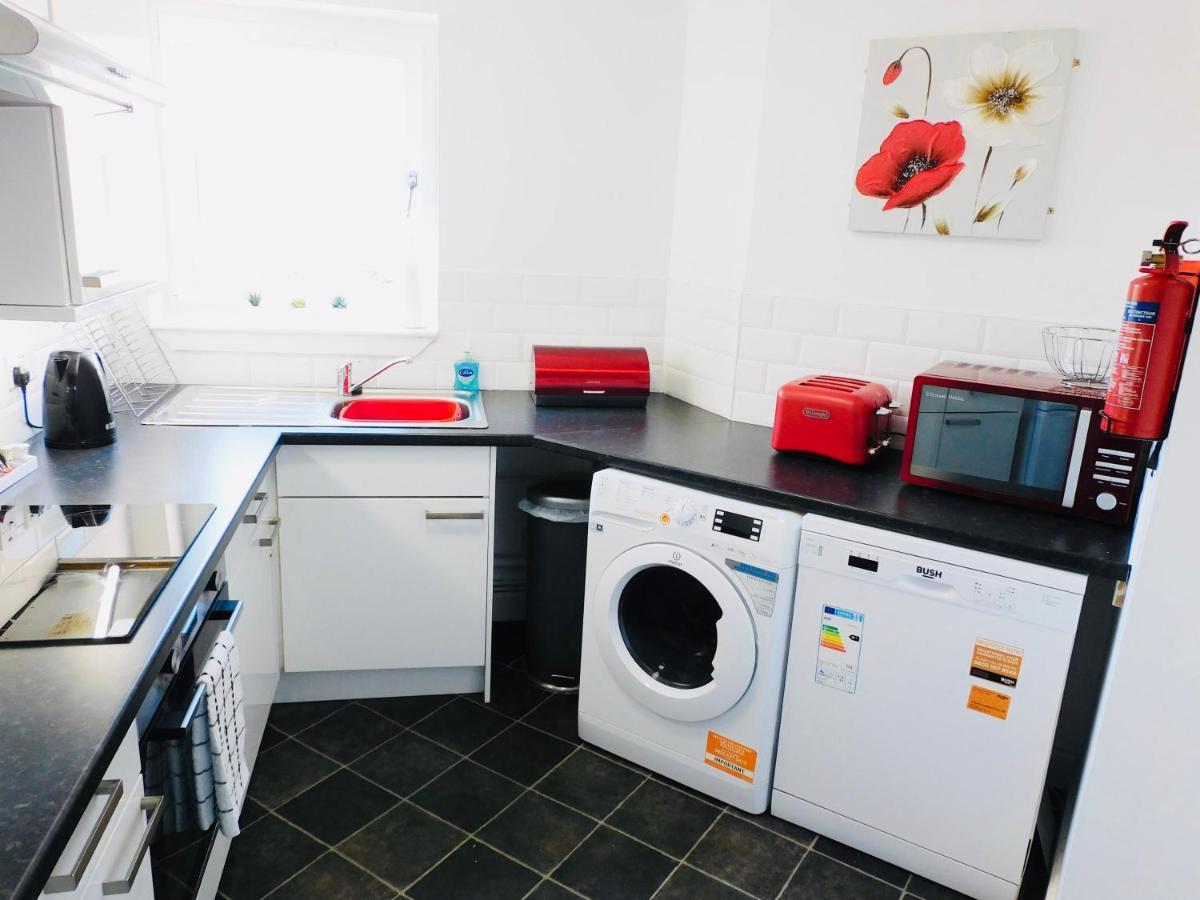 Beautiful 3 Bedroom Apt, Mins From Glasgow Airport, M8 & Sec Paisley Eksteriør bilde
