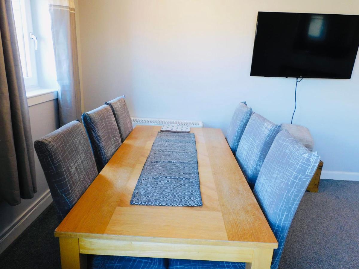 Beautiful 3 Bedroom Apt, Mins From Glasgow Airport, M8 & Sec Paisley Eksteriør bilde