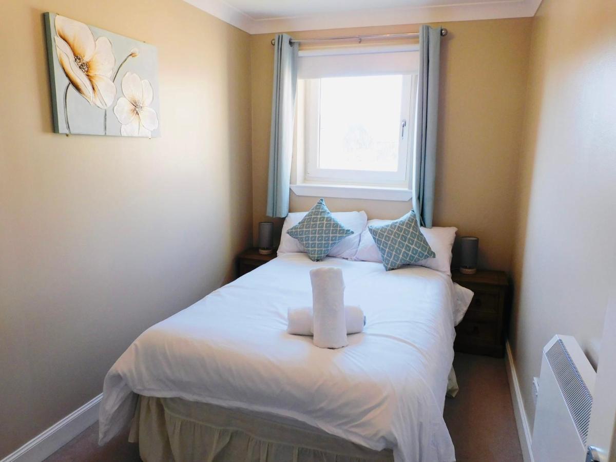 Beautiful 3 Bedroom Apt, Mins From Glasgow Airport, M8 & Sec Paisley Eksteriør bilde